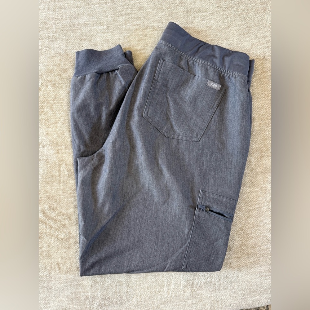 Women’s Figs Scrub Joggers.